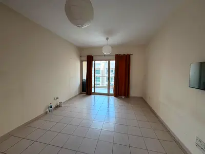 MID FLOOR | CHILLER FREE | UNFURNISHED