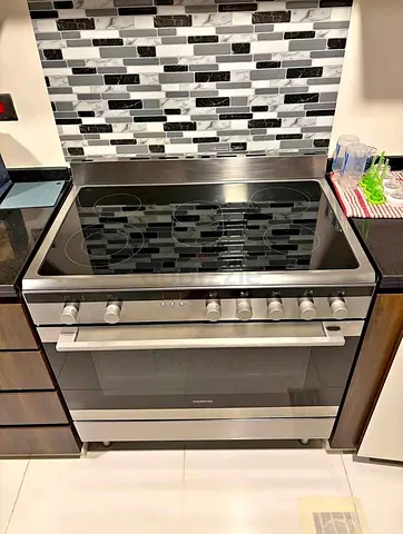 Siemens Electric Cooker 90x60cm With Oven