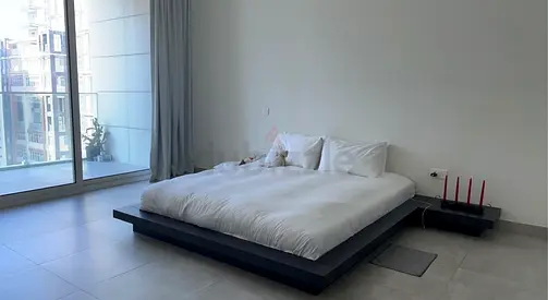 Custom japanse wooden bed platform king bed frame with side shelf (dark wood)