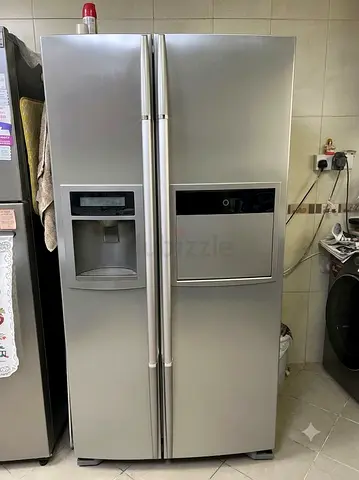 LG Side-by-Side Fridge with Ice/Water Dispenser & Home Bar | Excellent Condition