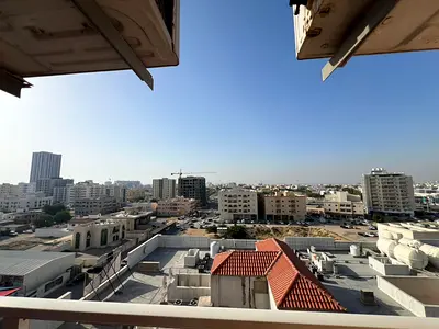 شقة غرفة وصالة للايجار السنوى مع الفرش ب 25 الف بالروضة 3 مع بلكونة