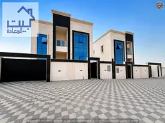 A great opportunity that you shouldn't miss! 5 master bedrooms and a large setback.