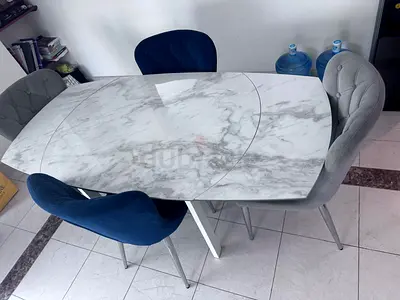 Dwell London - 4 Seater Extendable Dinning Table and Chairs