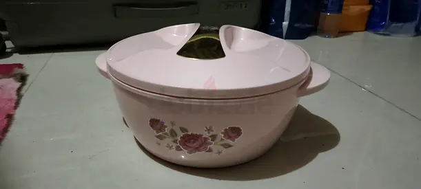 Used plastic insulated casserole / serving pot with lid