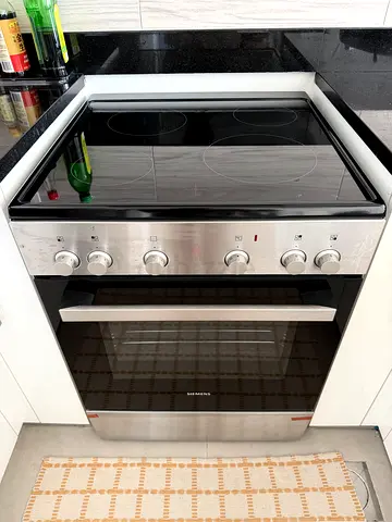 Siemens Freestanding Electric Oven and Stove - Great Working Condition (gently used ~7 months)