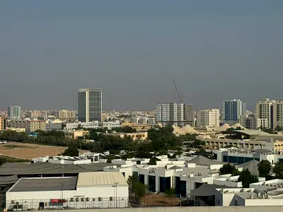 الجرف 2 عجمان _صاله منفصله _غرفه ماستر _خزائن بالحائط _استور _تكييف مركزي