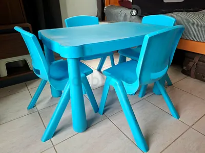 kids table with 4 chairs