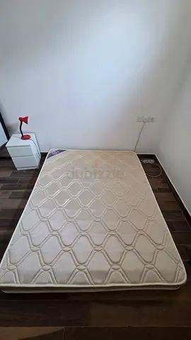 Single mattress in good condition - 160x200cm (approx.)