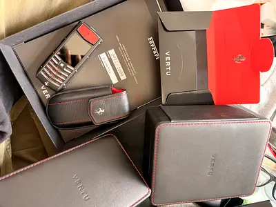 VERTU ASCENT TI FERRARI NERO LIMITED EDITIONS
