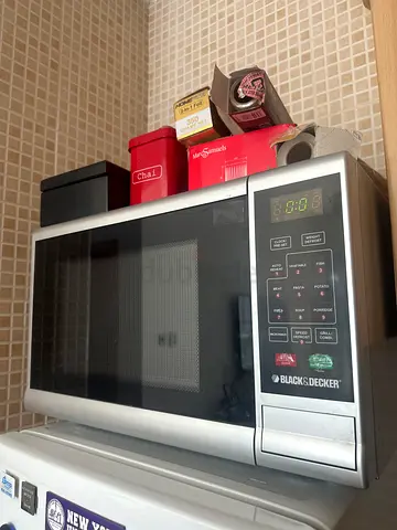 Black+Decker Countertop Microwave - Good Working Condition