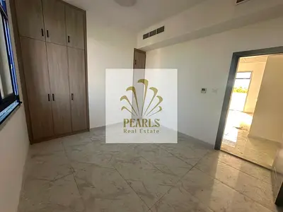 فرصة ذهبية لا تُفوّت ستثمارية في الراشدية 3 عجمان، بناية تضم 9 شقق و2 استوديو و2 محل، موقع حيوي، جاهزة للاستثمار، السعر 300 ألف درهم كاش .بعائد مضمون