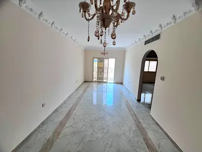 An opportunity to live in a spacious, upscale apartment in a prime location that meets all your daily needs. The generous size and vibrant location ma