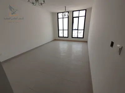 شقه غرفتين وصاله للايجار السنوي مع شهر مجانا وباركن مجانا  في عجمان بمساحه ممتازه وموقع مميز على شارع الاتحاد قريب من فاشون زون ومركز المرجان مع سهولة