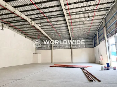 مستودع جديد كليًا بمساحة 5000 قدم مربع في الطابق الأرضي في موقع متميز بمنطقة الجرف 1 - مزود بتيار كهربائي عالي القدرة (80 كيلوواط) وإيجار نهائي 250 أل