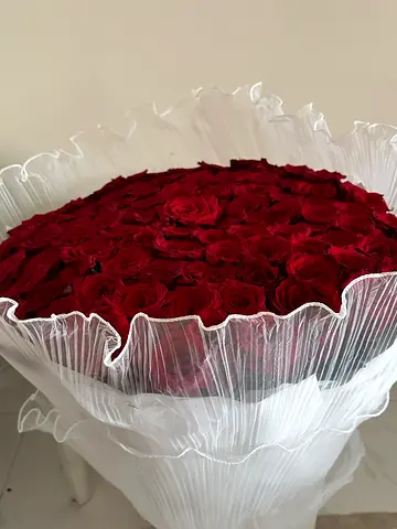 Beautiful Large Bouquet of Fresh Red Roses