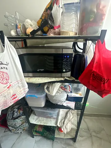 Used countertop microwave in good working condition with stand 30 aed