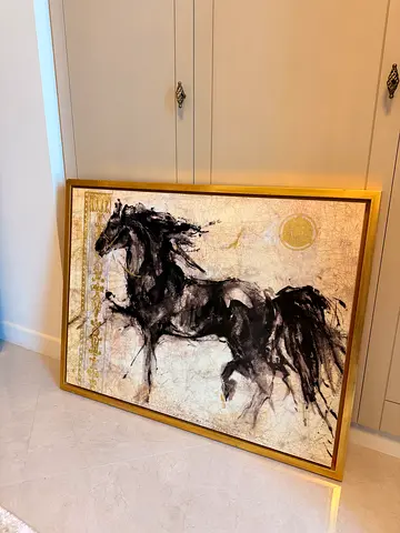 Large 95×80 cm Framed Horse Wall Art Gold Frame – Excellent Condition
