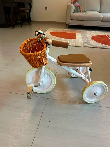 Banwood Vintage-style toddler tricycle with wicker basket - good condition