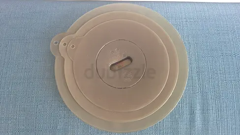 Set of universal lids