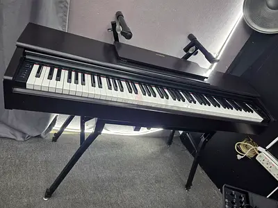 YDP 144 Yamaha piano