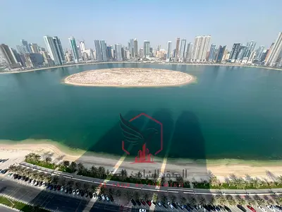 بلكونة باطلالة بحرية مفتوحة | باركين مجانا | جيم مسبح مجانا | غرفة ماستر | غرفة خادمة ماستر | صف اول على الكورنيش | ثلاث غرف وصالة للايجار السنوي