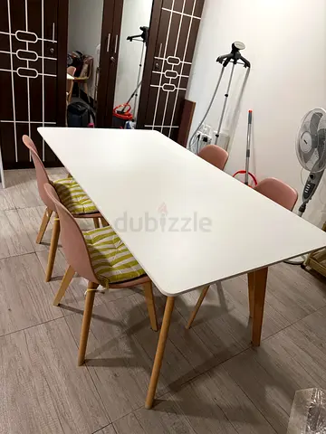 White Scandinavian Dining Table with 4 Pink Chairs - Good Condition
