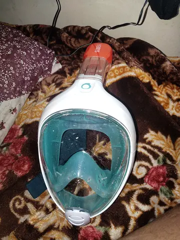 Full-face snorkeling mask with dry-top snorkel - gently used
