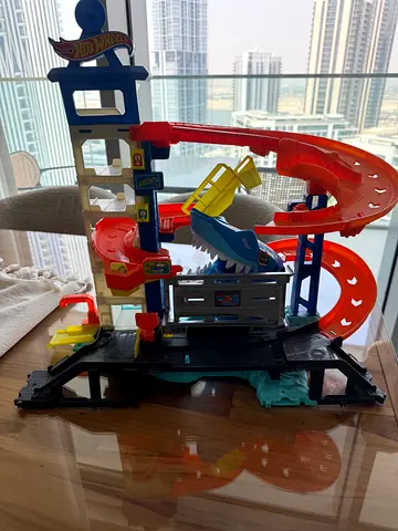 Hot Wheels Shark Bite track playset - used