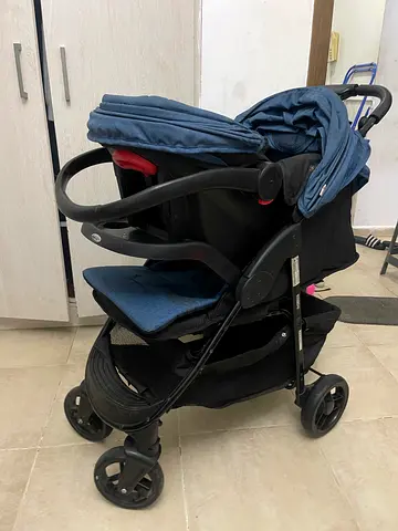 Lightweight navy baby stroller in good condition and easy to fold.