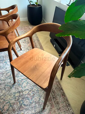 Selling luxury dining table with six chairs like a new