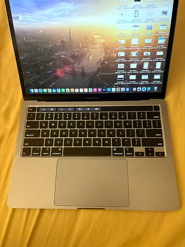 MacBook Pro 13-inch (Silver) - Good  256g. working condition2020 i5