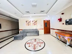 New muwaileh area 1bhk just in 40k with balcony 2washroom wardrobe with parking free