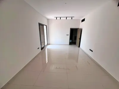 Two master bedrooms, three bathrooms, large roof terrace, maid's room, balcony, super deluxe finishing, close to the courthouse.