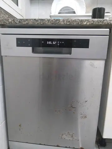 Used stainless steel built-in dishwasher - needs cleaning