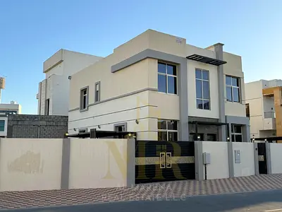 فيلا للبيع من المالك مباشرطابقين وروف  مساحة 5300 قدم  تملك حر لي جميع الجنسيات السعر شامل الكهرباء والمياه والتكييف وقابل للتفاوض
