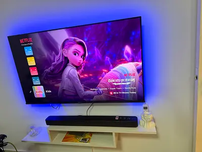 LCD HISENSE 56 inch new condition smart TV