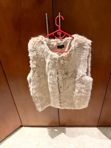 Lovely furry vest. Size 14 uk