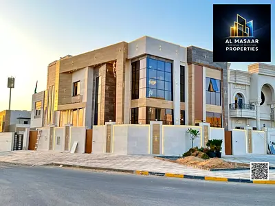 فيلا مودرن بتشطيب ممتاز مع الكهرباء والمياء والمكيفات وعلي الطريق الرئيسي مباشر وعلي زاوية شارعين تملك حر لجميع الجنسيات مدي الحياة