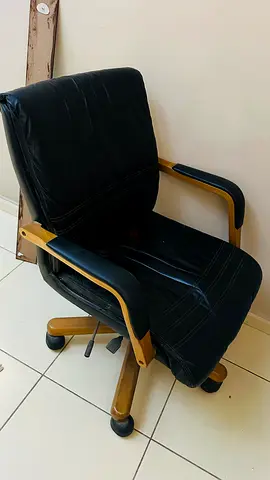 Office rotating chair. Throw away price