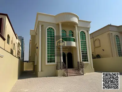 A distinctive villa in a lively location with a spacious area, suitable for family living or investment.