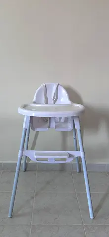 Simple White Baby High Chair — Clean, Sturdy, Ready to Use