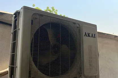 AKAI outdoor air conditioner condenser unit (used)