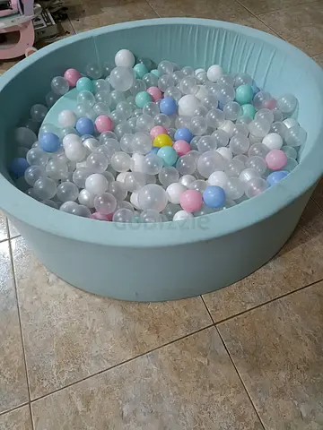 Round Soft Foam Ball Pit with Pastel Balls - Good Condition