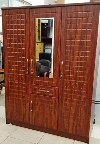 Wardrobe Cheery color As New