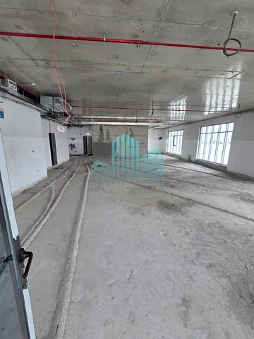 ROAD SIDE | WITH PARKING | COMPLETE FACILITIES | READY TO USE