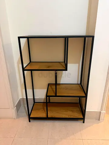 Industrial-style metal & oak display shelf (4-tier) - good condition