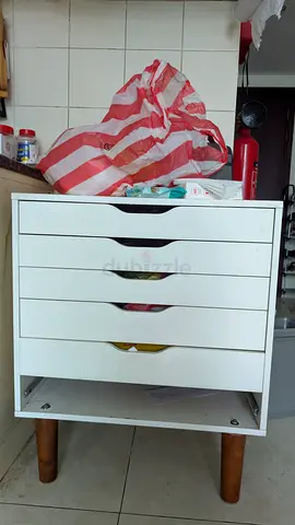 White 5-Drawer Small Chest with Wooden Legs — Good Condition
