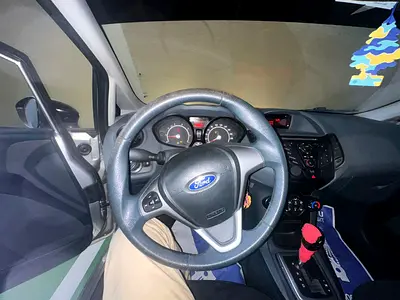 2011 FORD FIESTA 照片 6