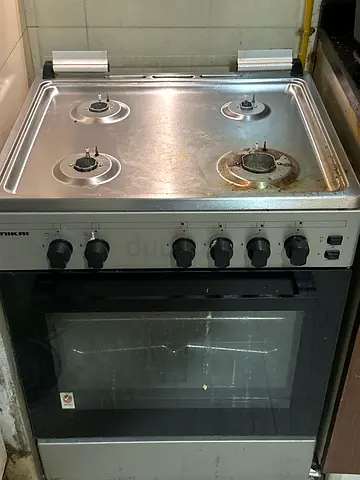 Used freestanding gas cooker with oven - 4 burners, stainless top