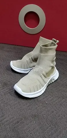 Beige sneakers,lightweight slip-on trainers